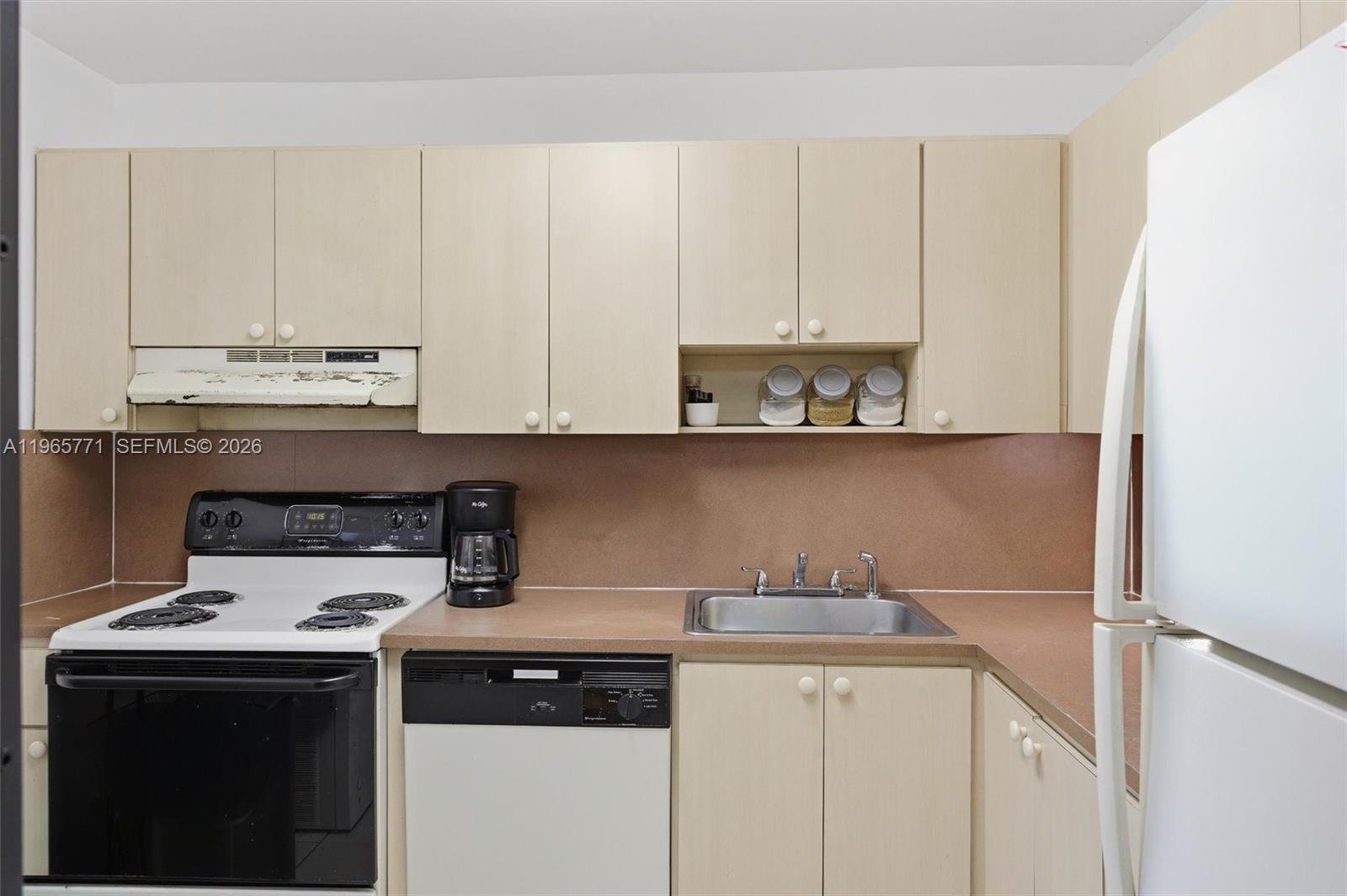 VILLAS OF MIAMI LAKES CON - Residential