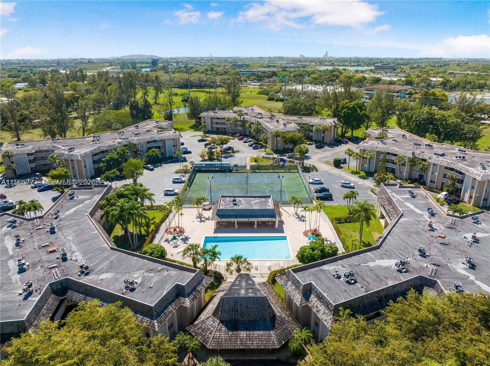 VILLAS OF MIAMI LAKES CON - Residential