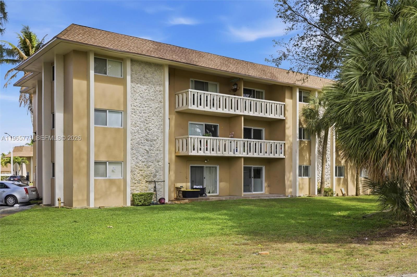 VILLAS OF MIAMI LAKES CON - Residential