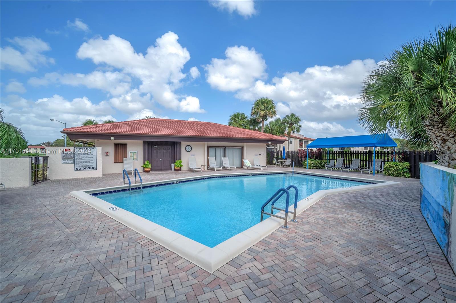 GREENS OF BOCA LAGO CONDO - Residential
