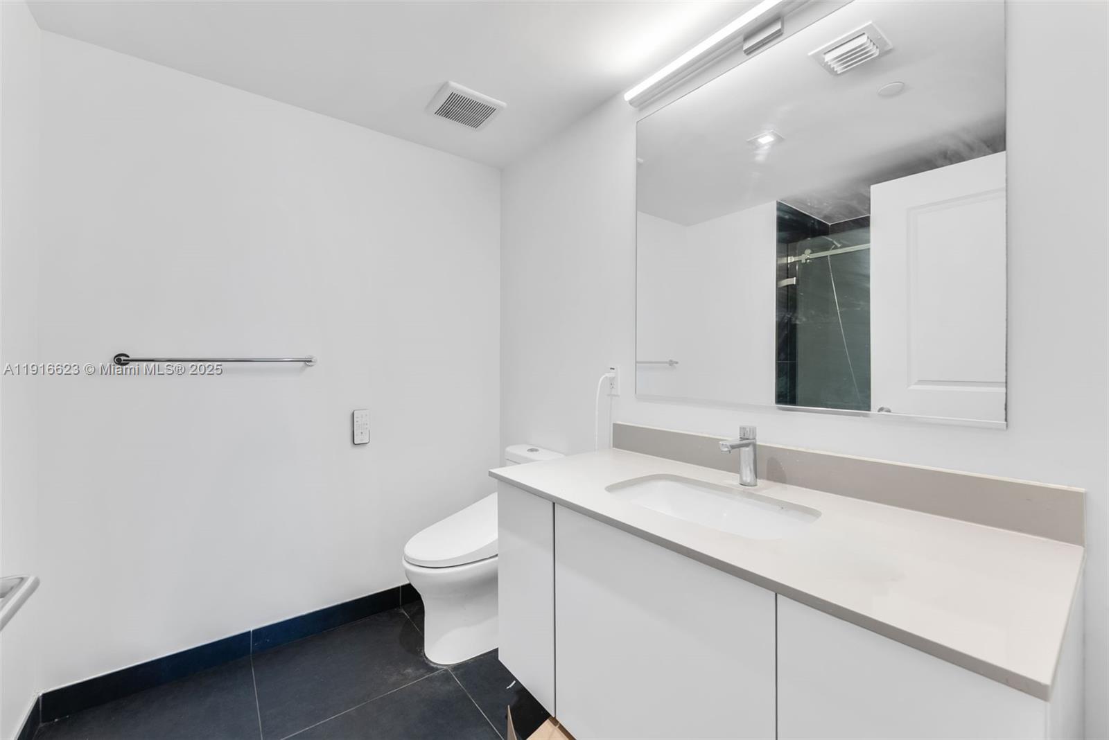 CANVAS CONDO - Residential