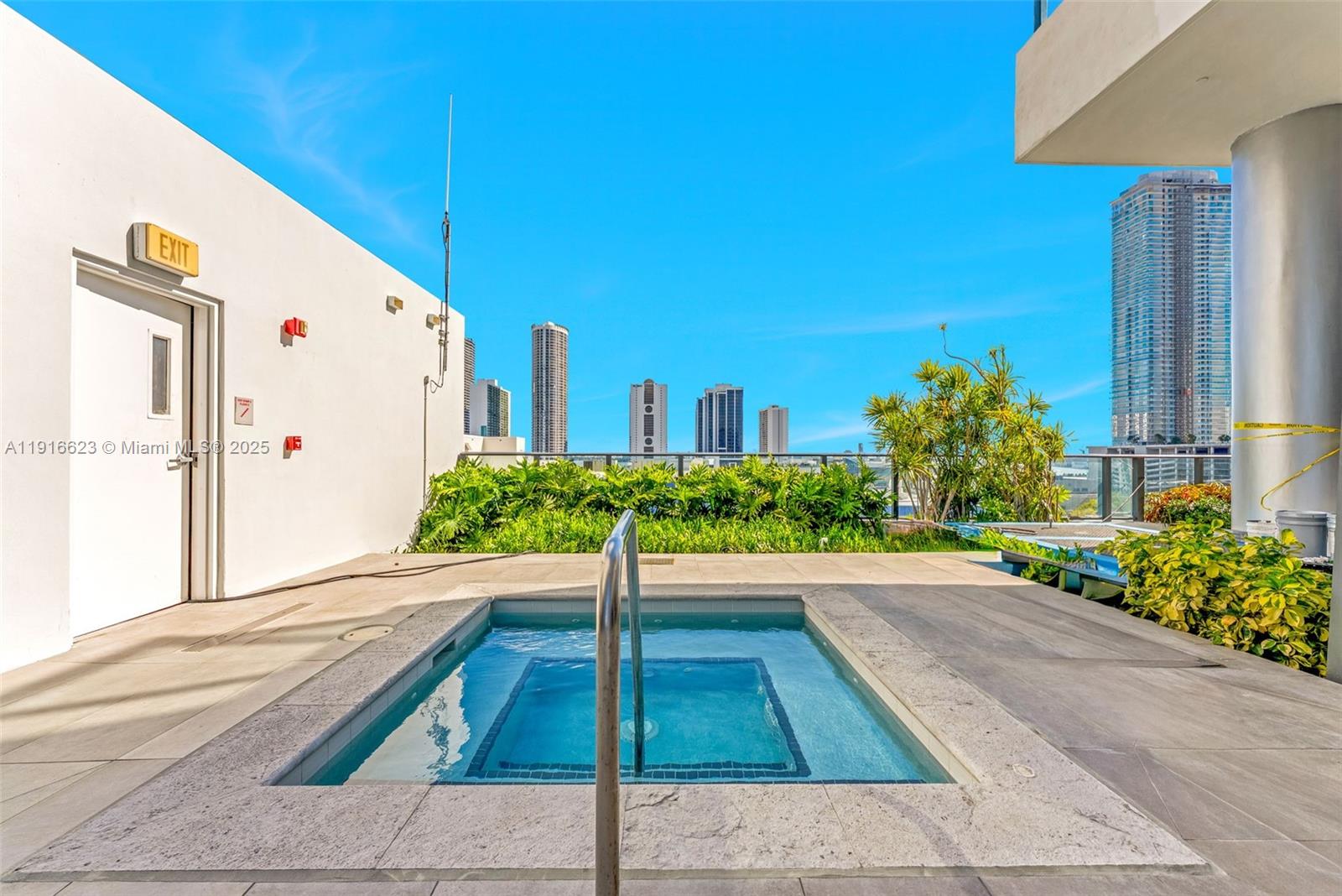 CANVAS CONDO - Residential