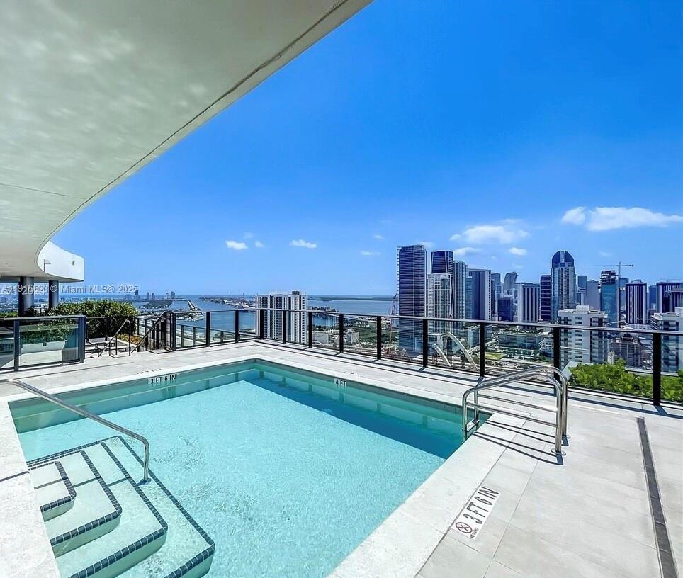 CANVAS CONDO - Residential