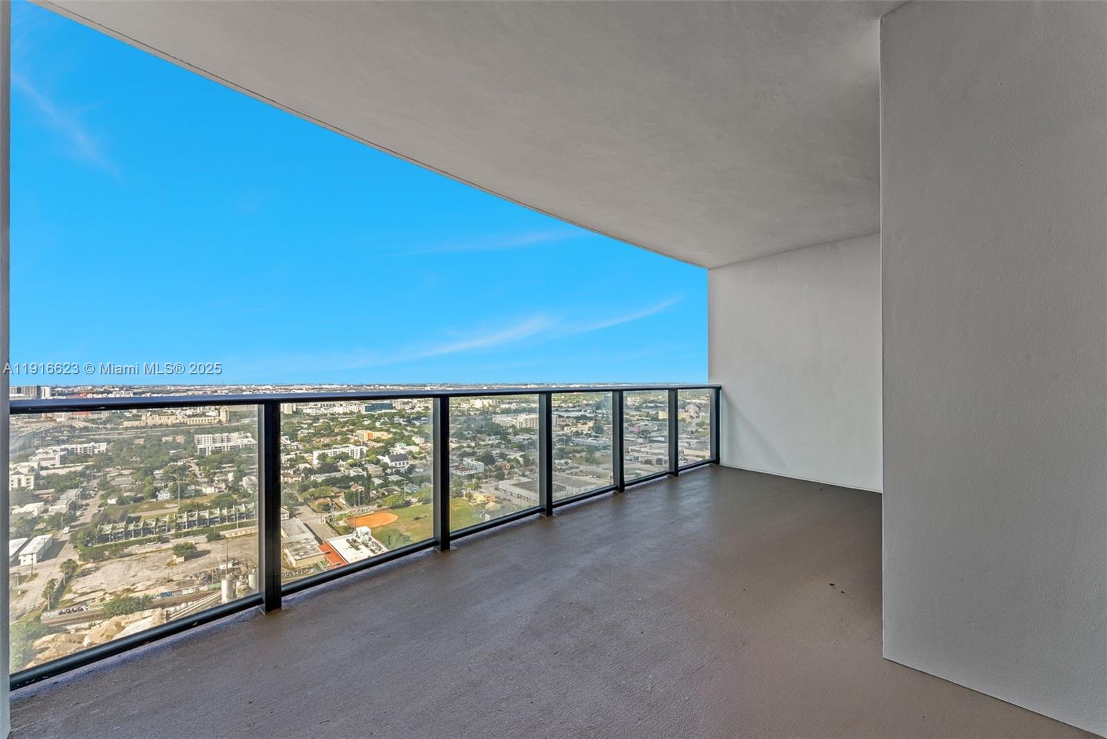 CANVAS CONDO - Residential