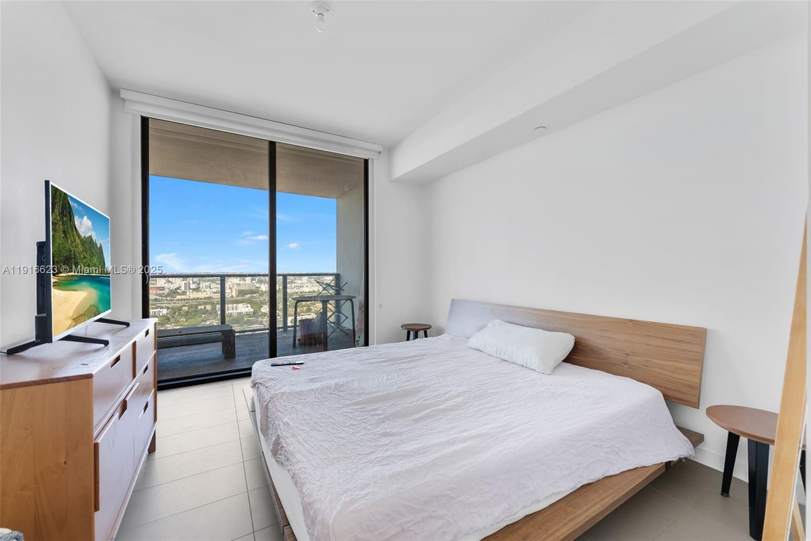 CANVAS CONDO - Residential