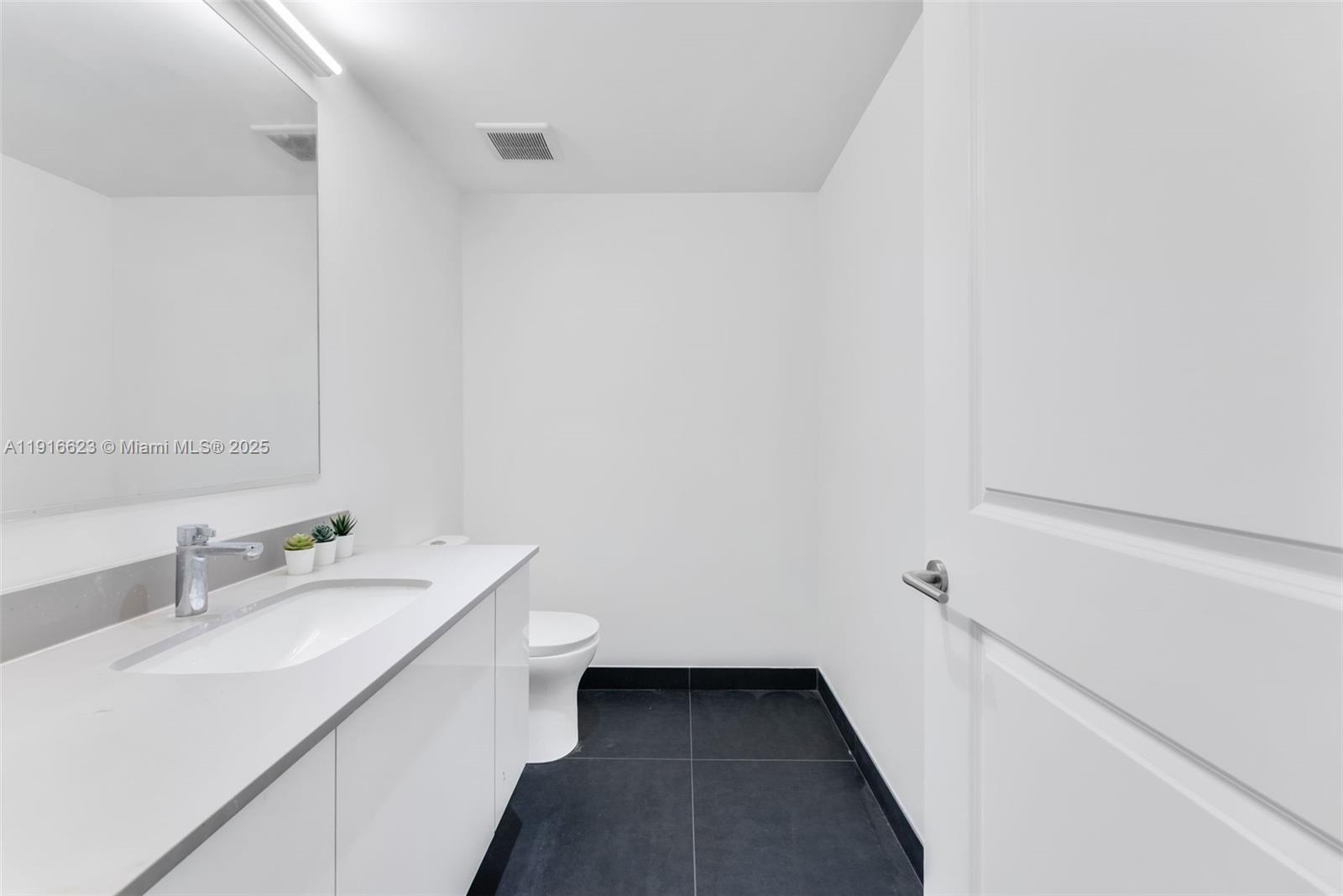 CANVAS CONDO - Residential