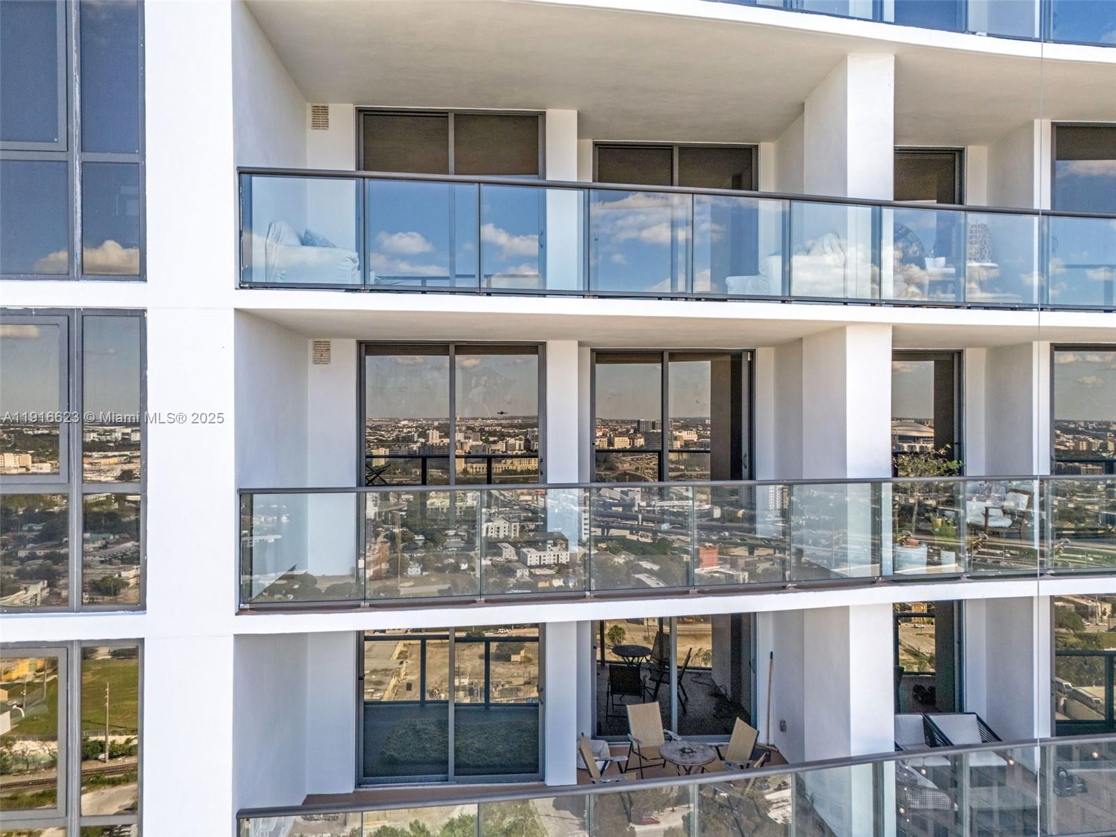 CANVAS CONDO - Residential