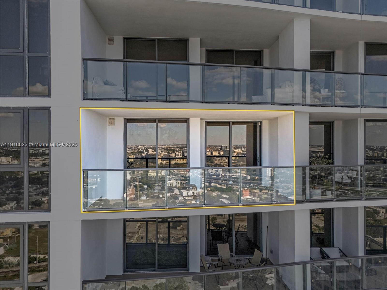 CANVAS CONDO - Residential