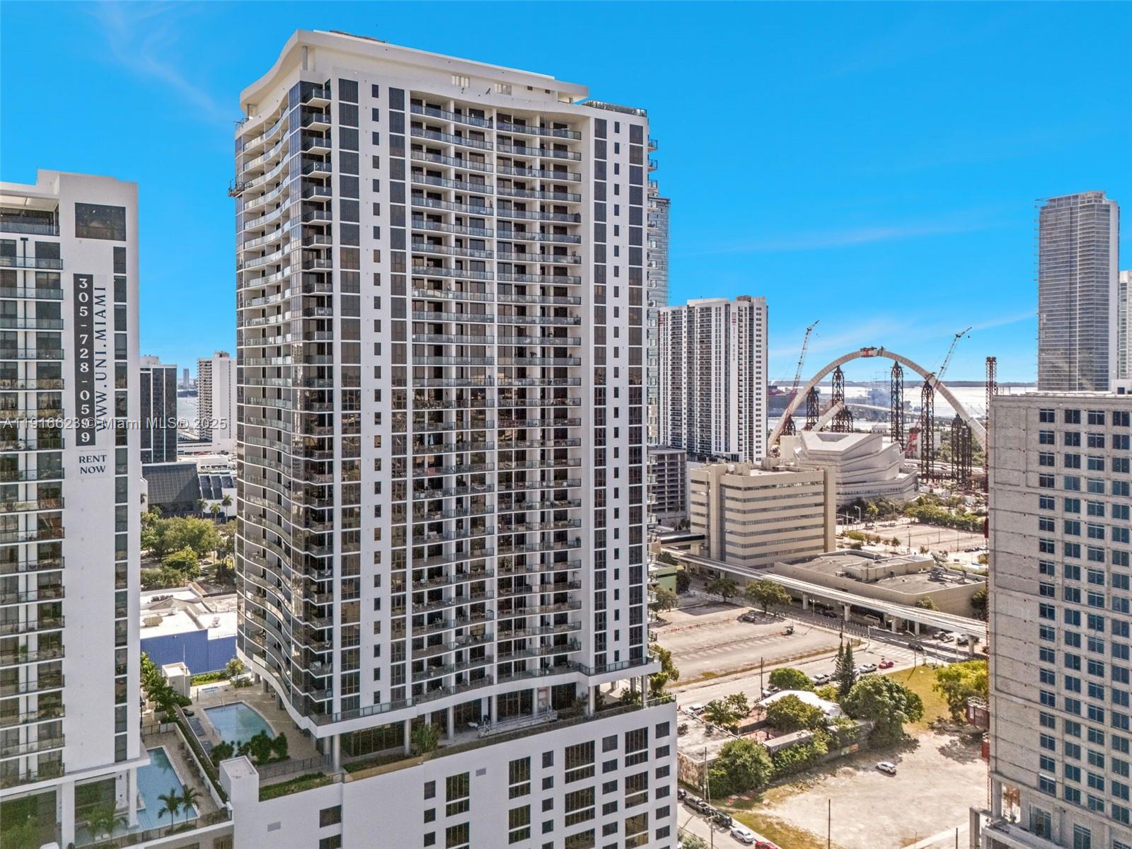 CANVAS CONDO - Residential