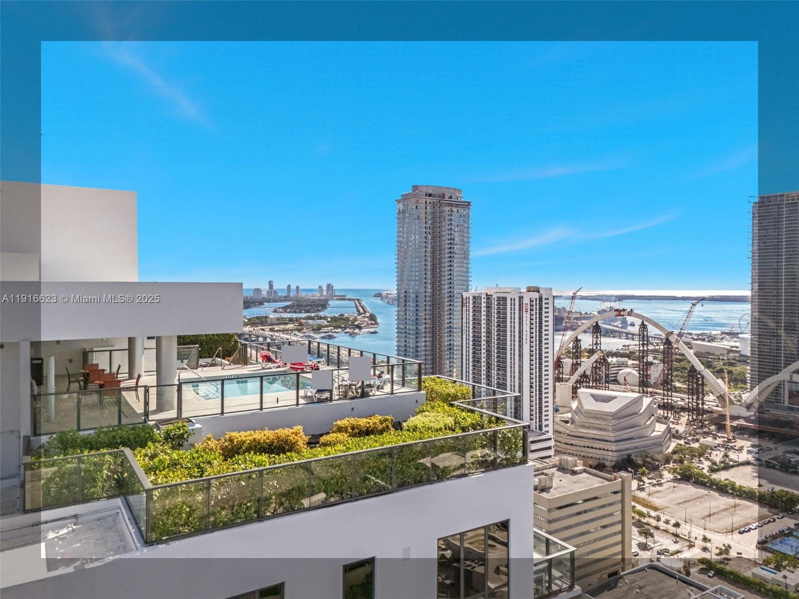 CANVAS CONDO - Residential