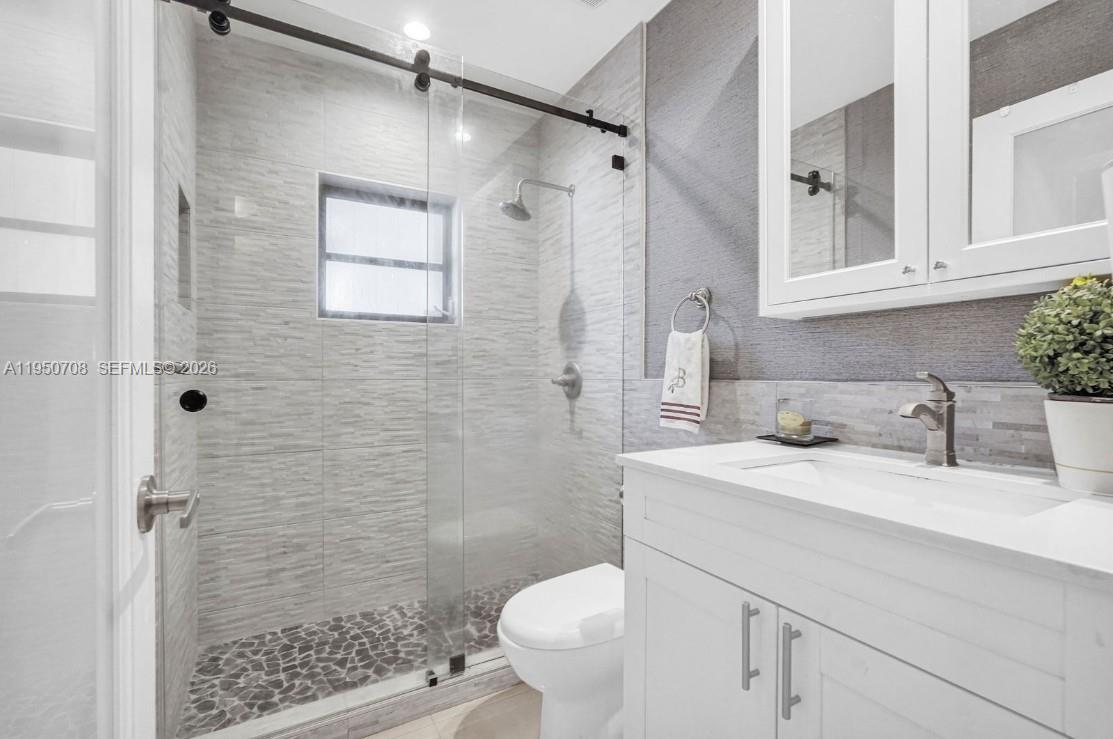 KINGS COURT WEST - Residential