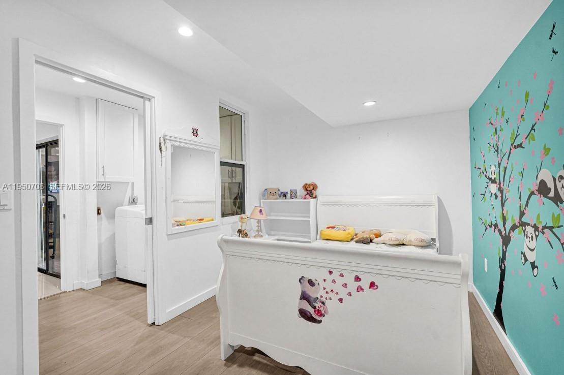 KINGS COURT WEST - Residential