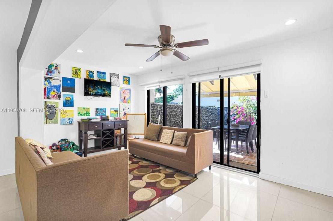 KINGS COURT WEST - Residential