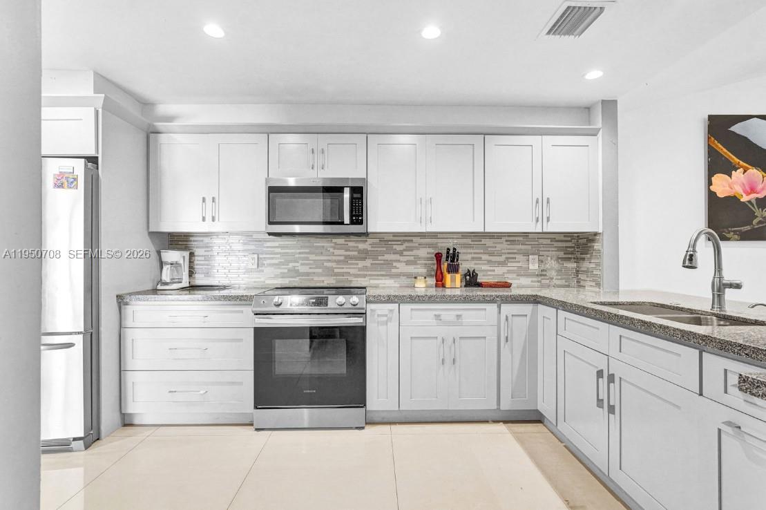 KINGS COURT WEST - Residential