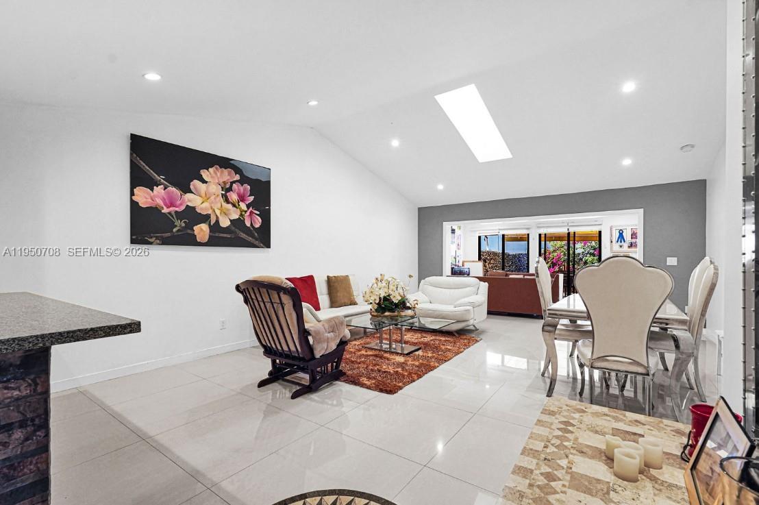 KINGS COURT WEST - Residential