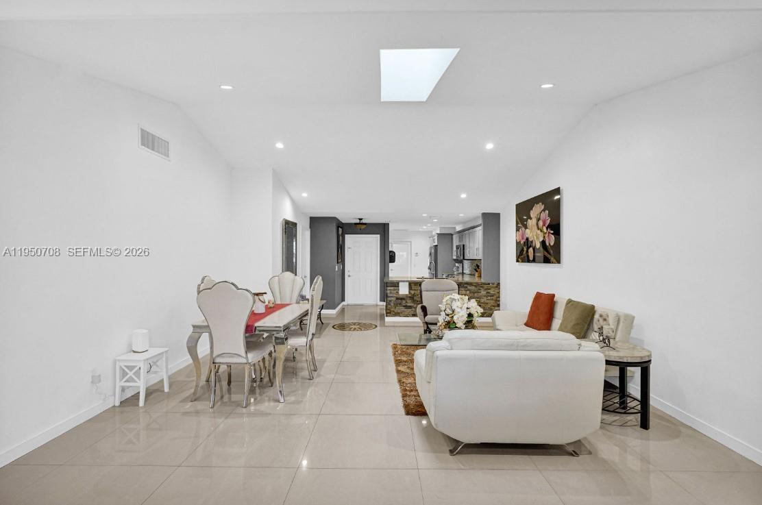 KINGS COURT WEST - Residential