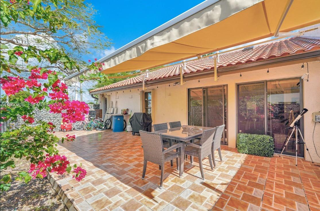 KINGS COURT WEST - Residential