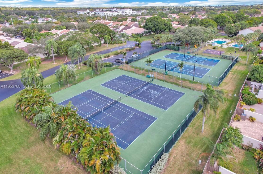 KINGS COURT WEST - Residential