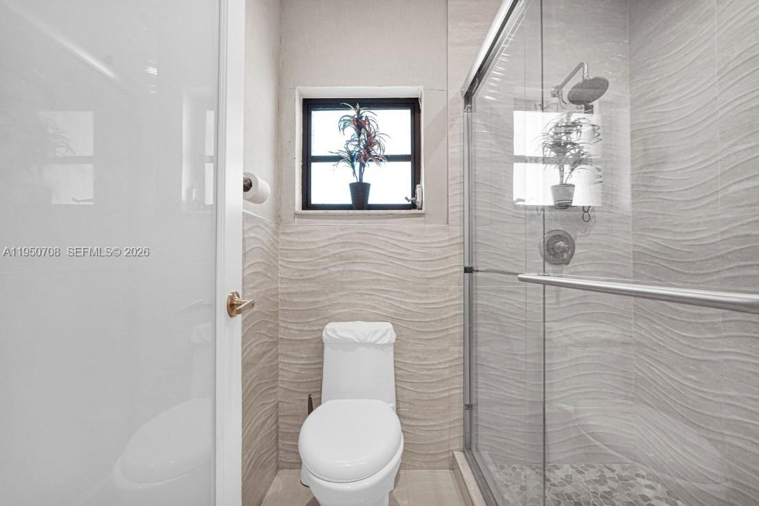 KINGS COURT WEST - Residential