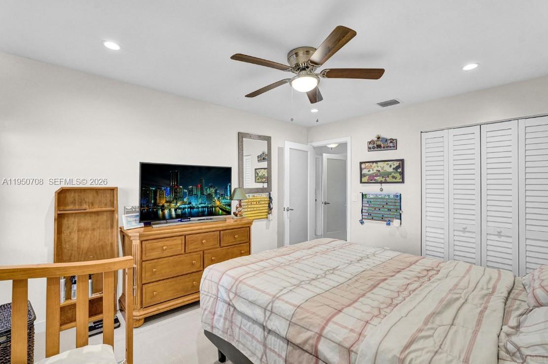 KINGS COURT WEST - Residential