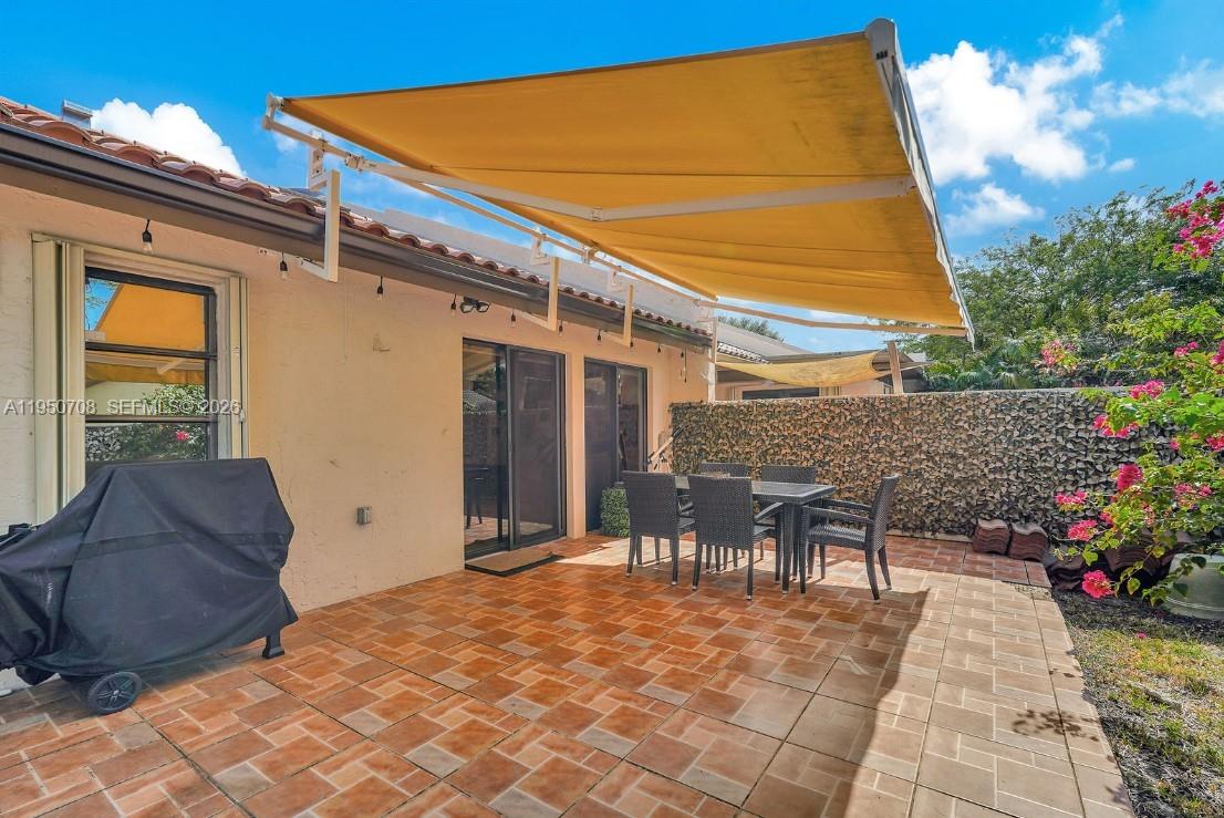 KINGS COURT WEST - Residential