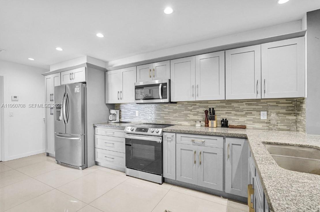 KINGS COURT WEST - Residential