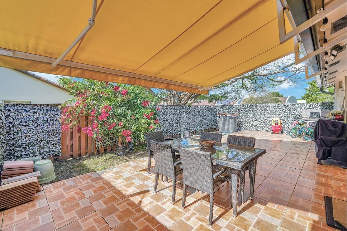 KINGS COURT WEST - Residential