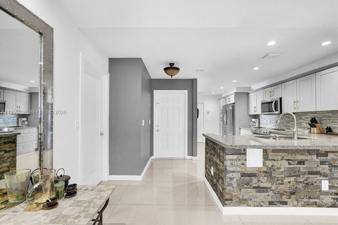 KINGS COURT WEST - Residential