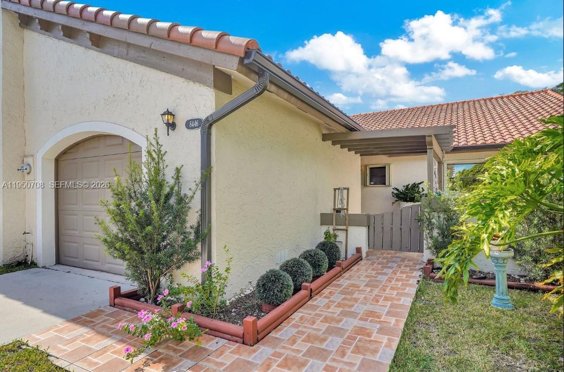 KINGS COURT WEST - Residential