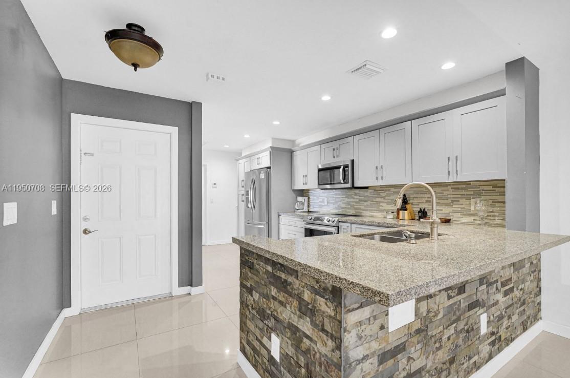 KINGS COURT WEST - Residential