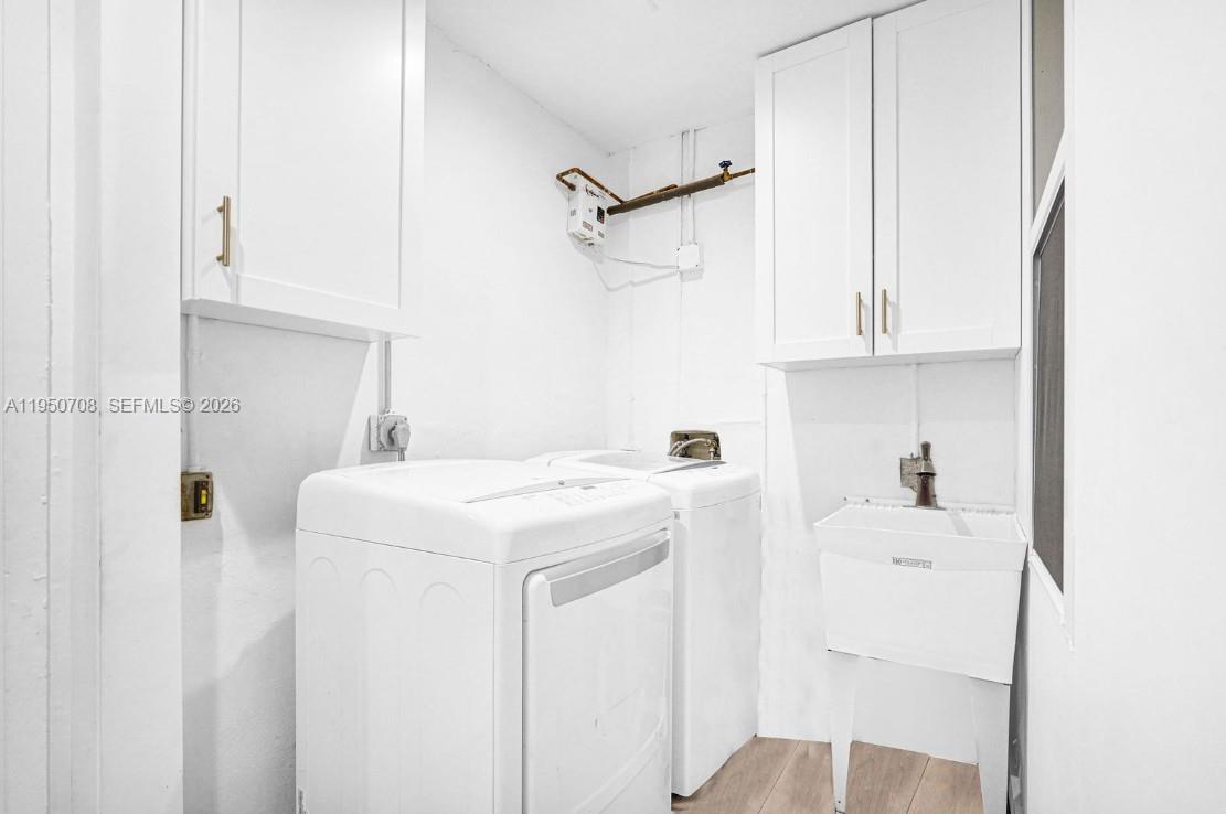 KINGS COURT WEST - Residential