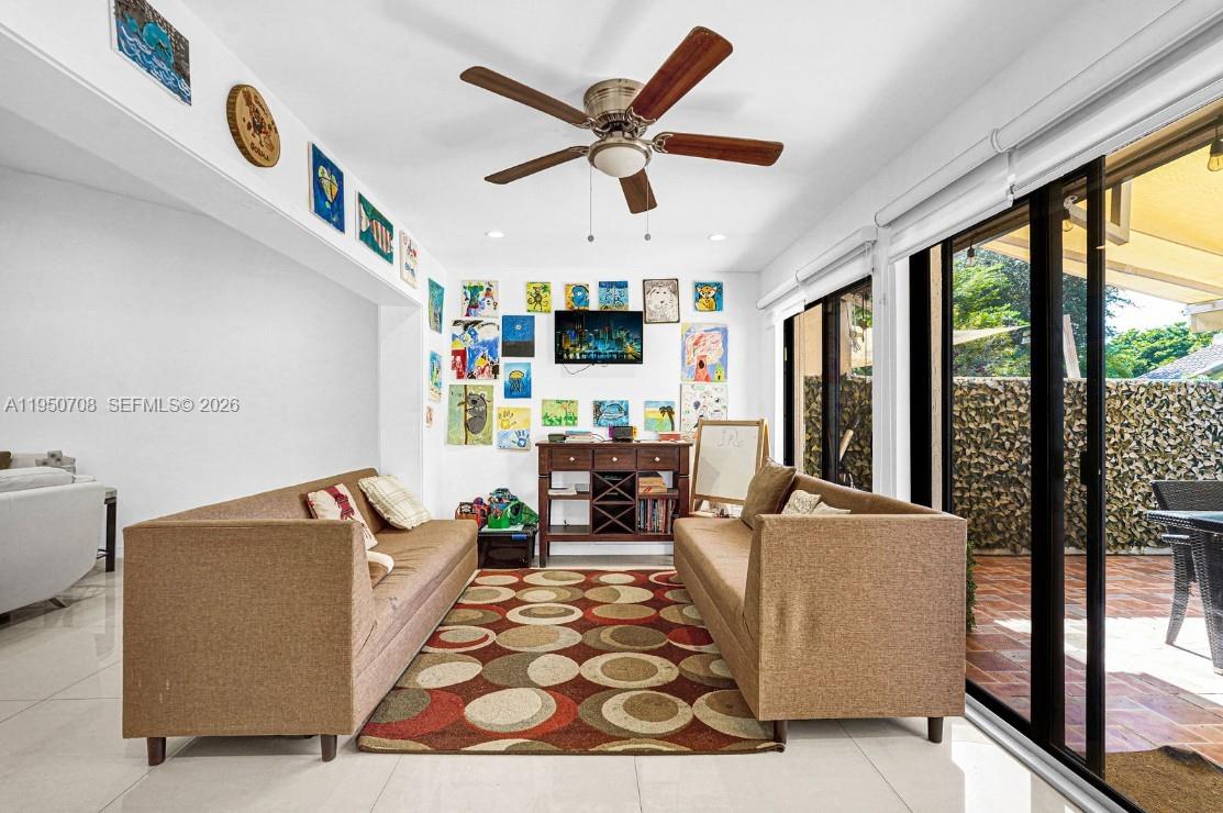 KINGS COURT WEST - Residential