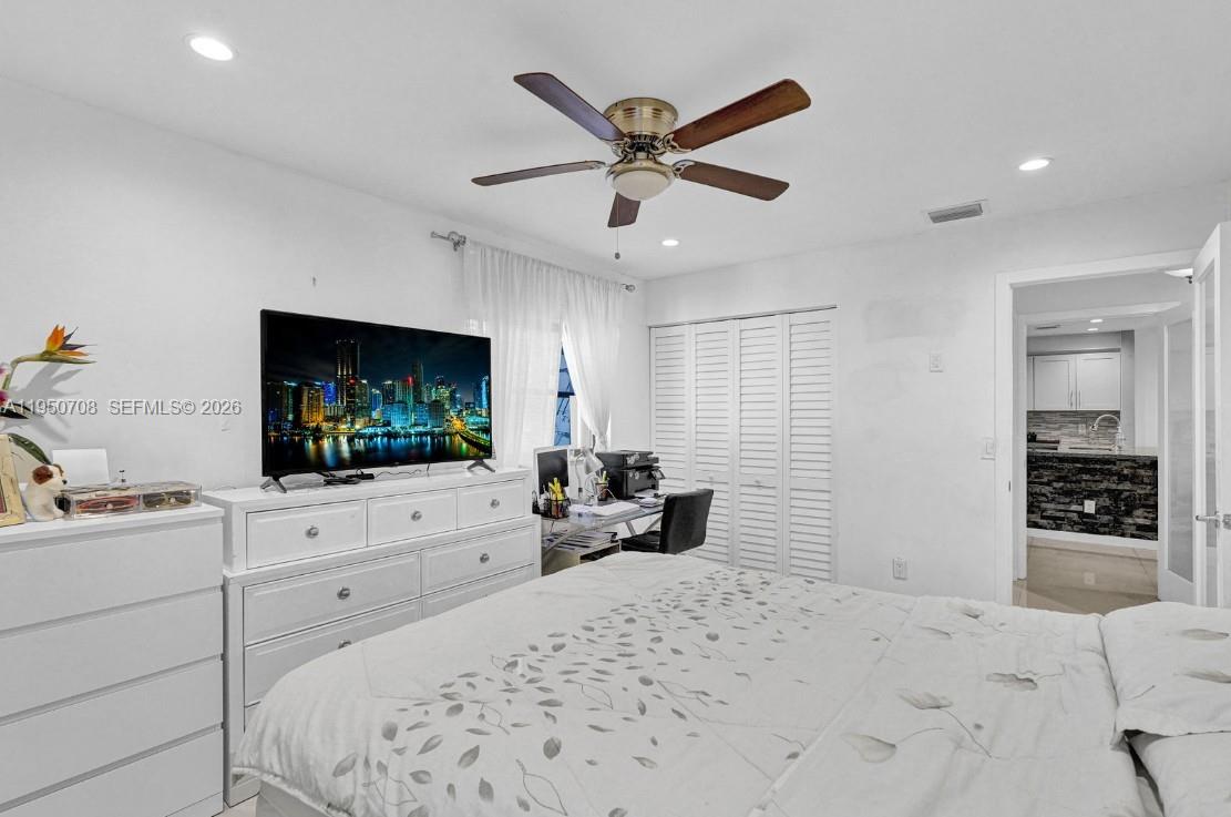 KINGS COURT WEST - Residential