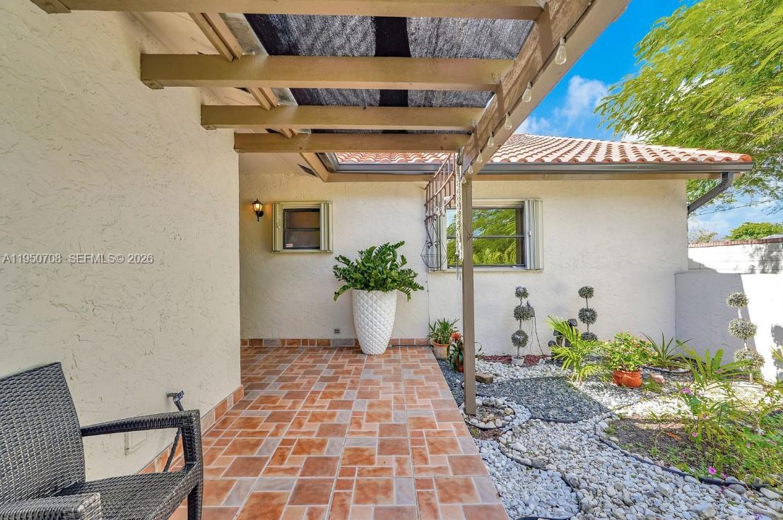 KINGS COURT WEST - Residential