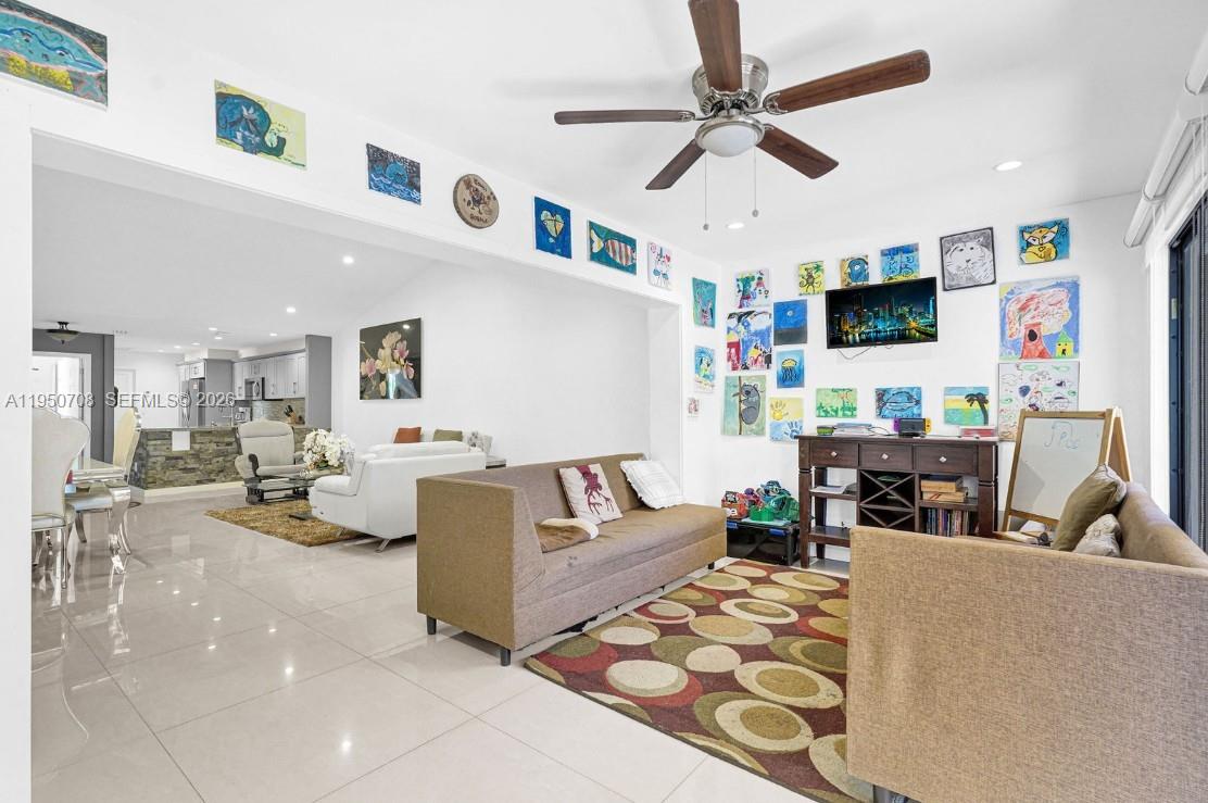 KINGS COURT WEST - Residential