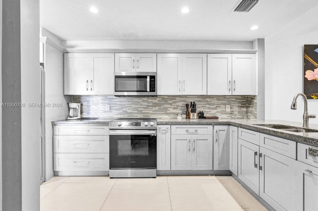 KINGS COURT WEST - Residential