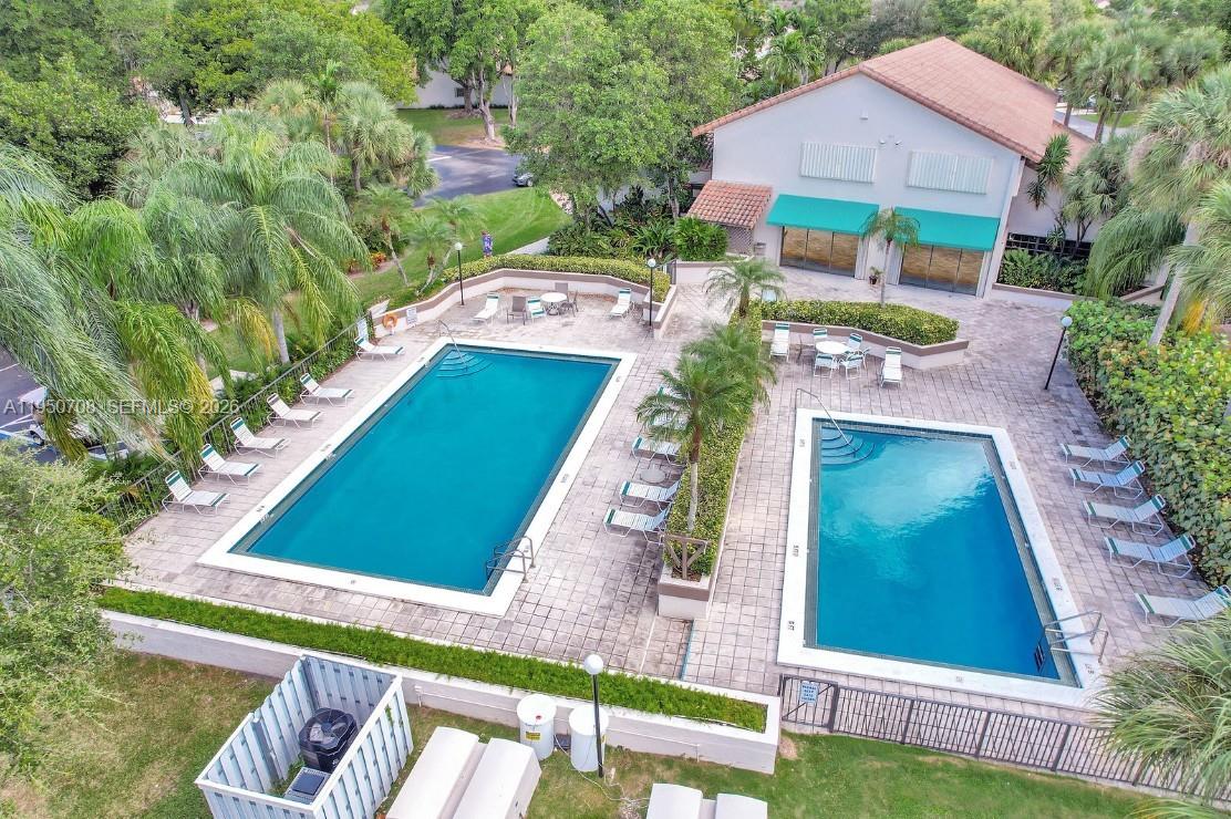 KINGS COURT WEST - Residential