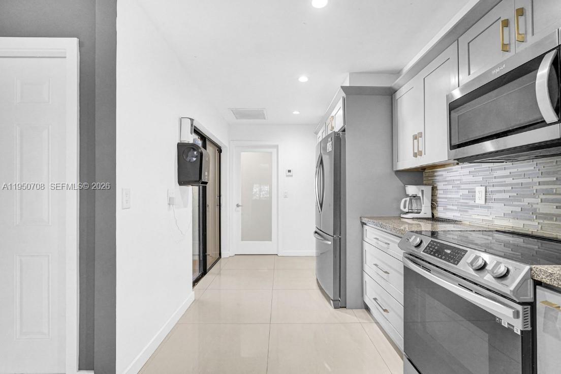 KINGS COURT WEST - Residential