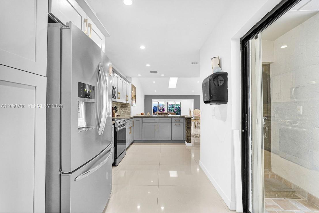 KINGS COURT WEST - Residential