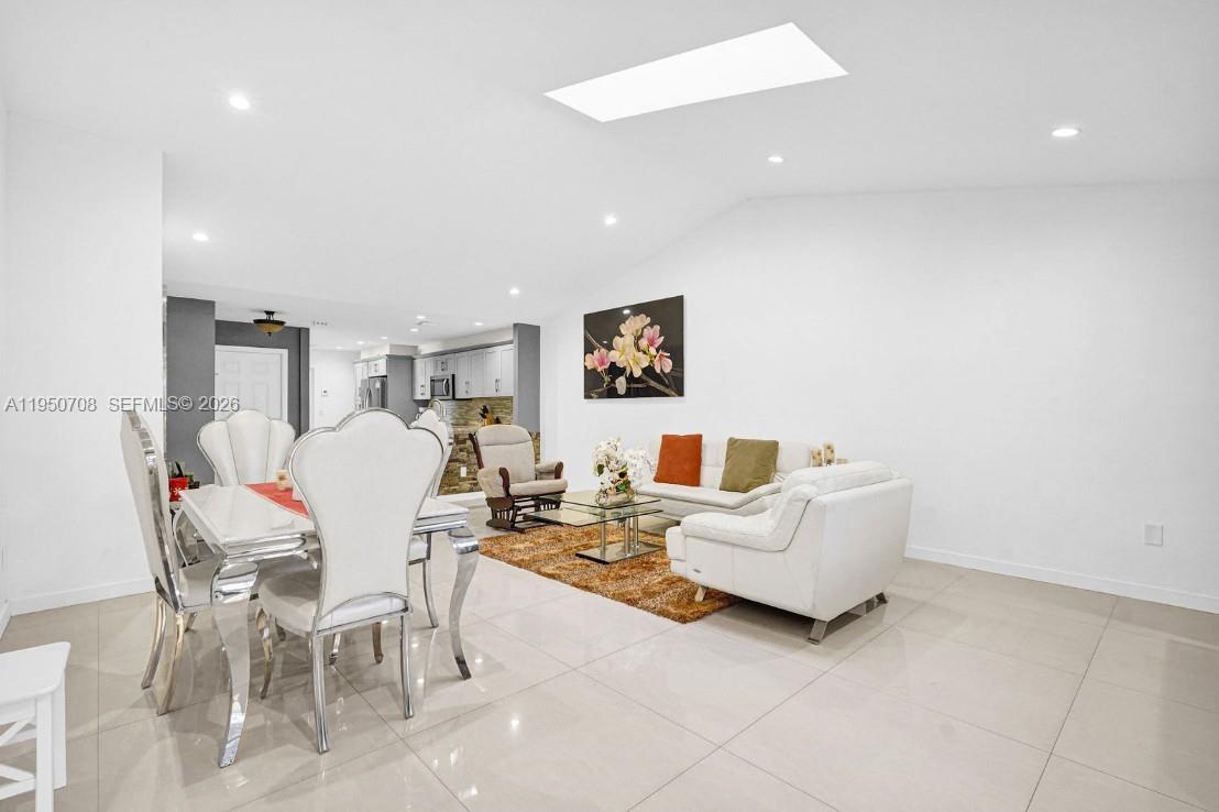 KINGS COURT WEST - Residential