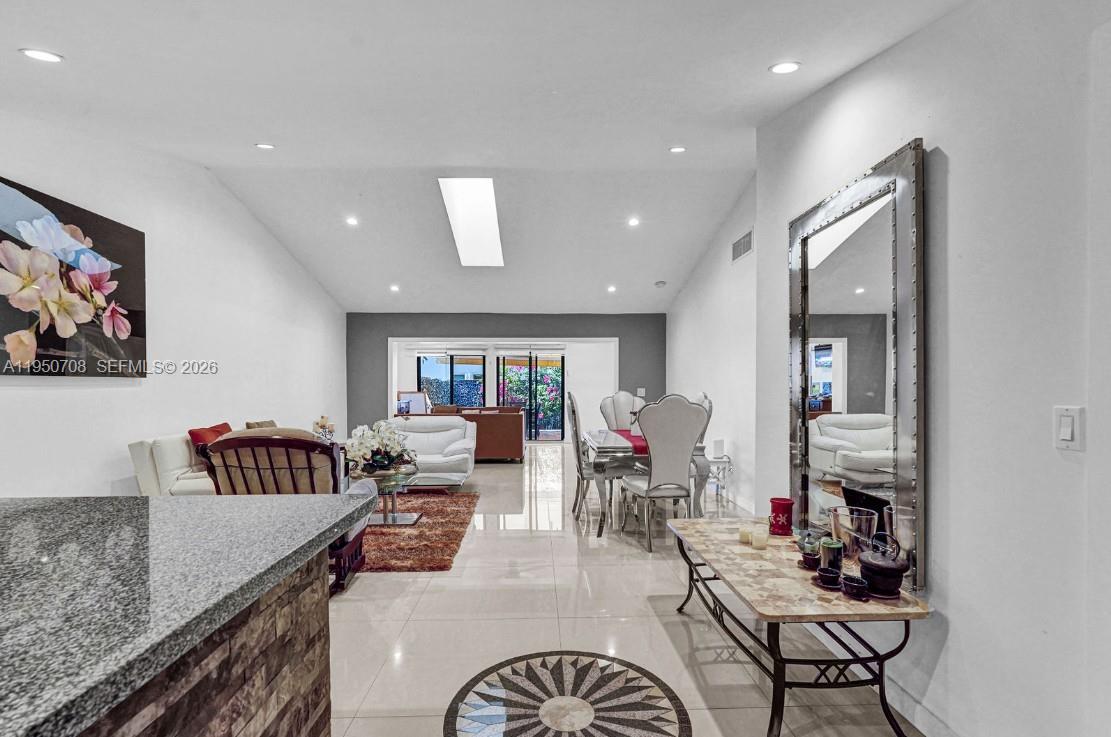 KINGS COURT WEST - Residential