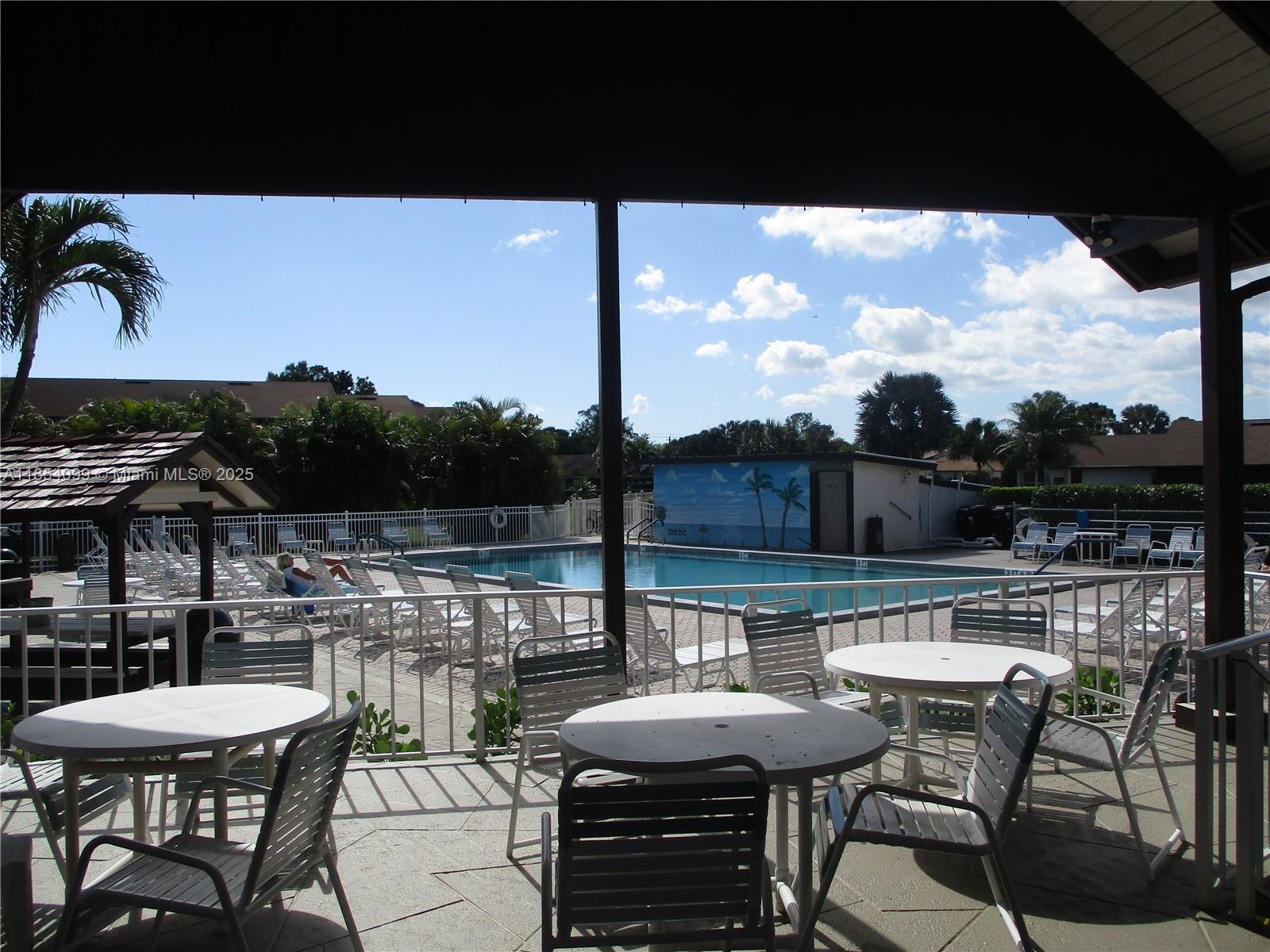 TWIN LAKES SOUTH & TOWN V - Residential