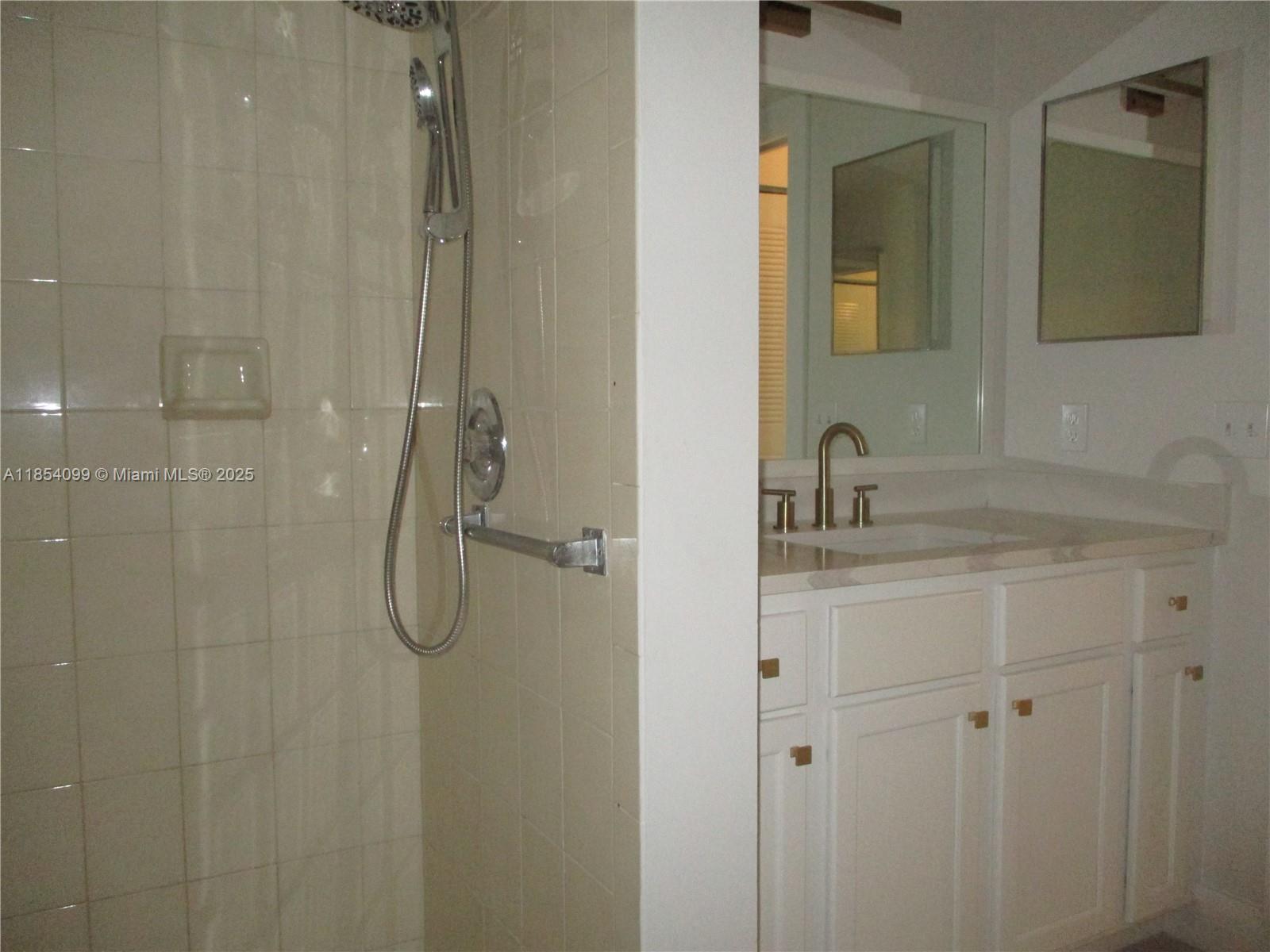 TWIN LAKES SOUTH & TOWN V - Residential