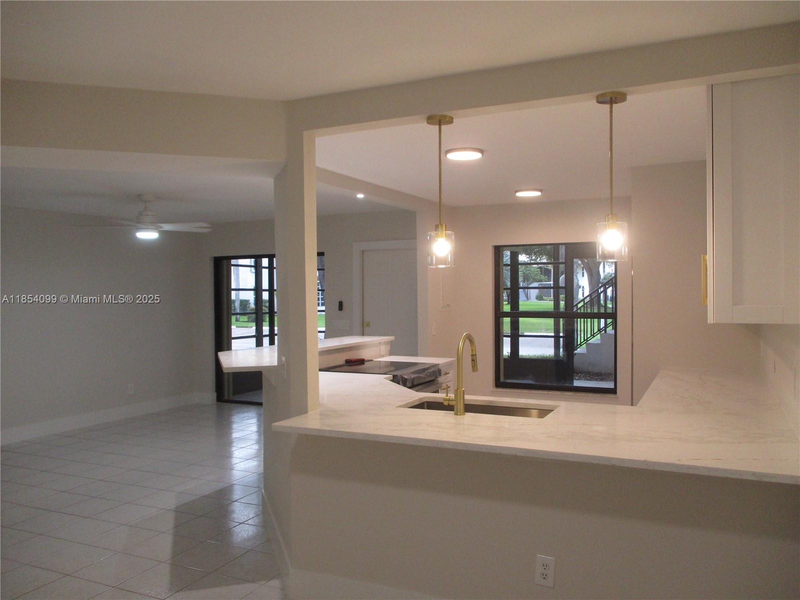 TWIN LAKES SOUTH & TOWN V - Residential