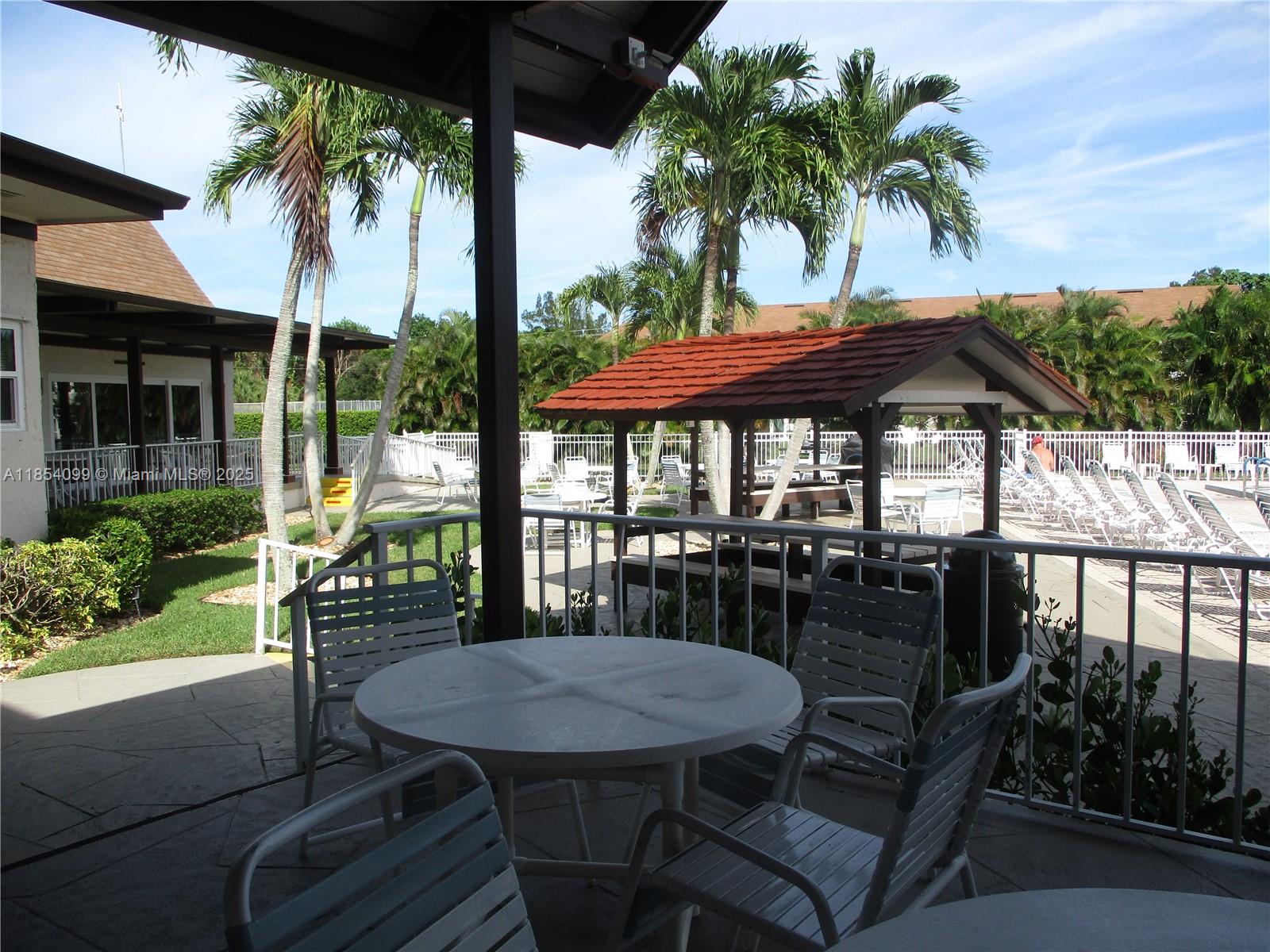 TWIN LAKES SOUTH & TOWN V - Residential
