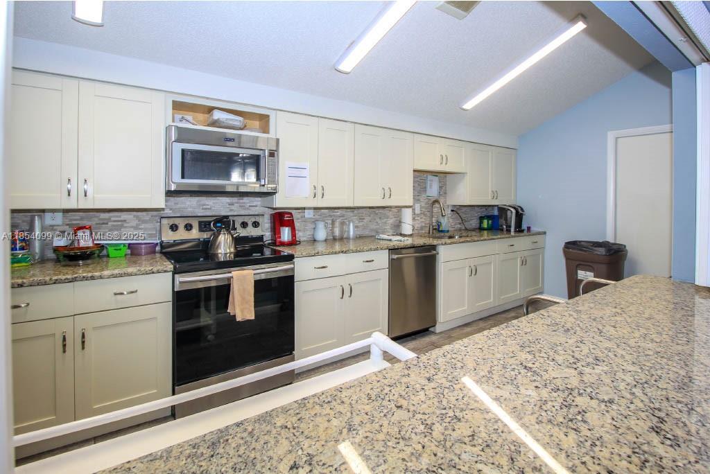 TWIN LAKES SOUTH & TOWN V - Residential