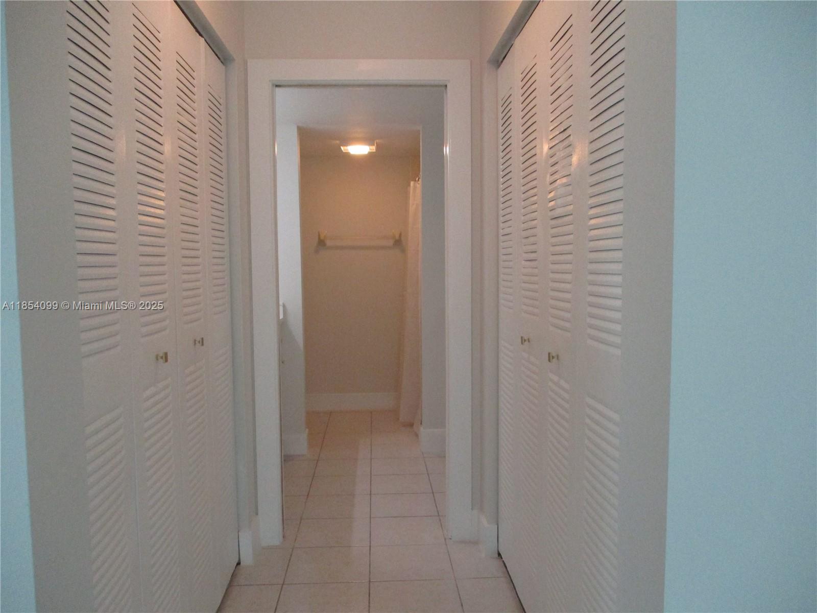 TWIN LAKES SOUTH & TOWN V - Residential