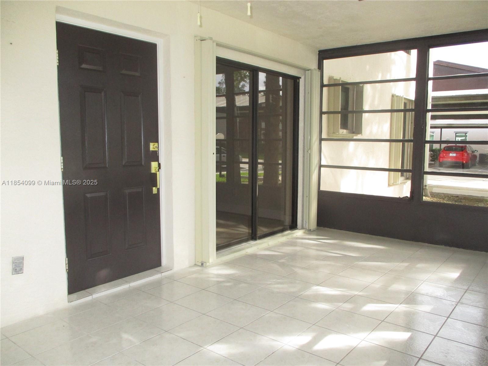TWIN LAKES SOUTH & TOWN V - Residential