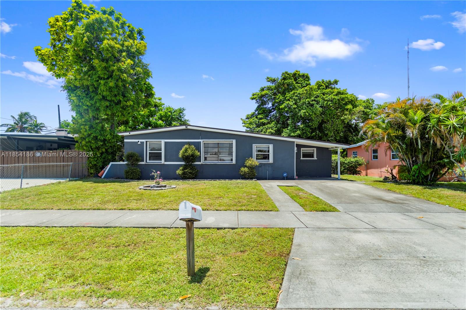 Beautiful 3/1 Home in West Park – The Best Buying Opportunity in the Area!
Enjoy a spacious backyard perfect for family gatherings and outdoor activities. Ideally located just 15 minutes from Hallandale Beach and with easy access to major expressways. Featuring a new A/C unit, water heater, and more! This property offers great potential for expansion, making it perfect for first-time buyers or as an Airbnb investment.
Don’t miss this opportunity!