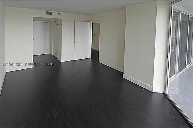 7601 E Treasure Dr 921